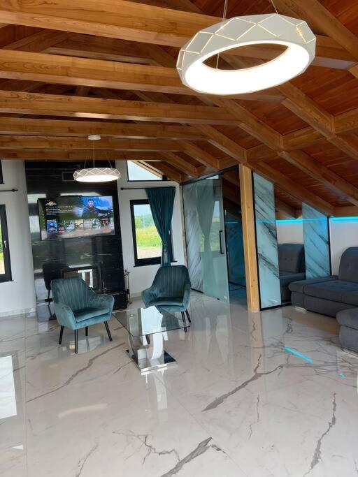 Casa Moderna In Sinteu - Intersectia Intre Modern Si Linistea Naturii Huta Voivozi Экстерьер фото