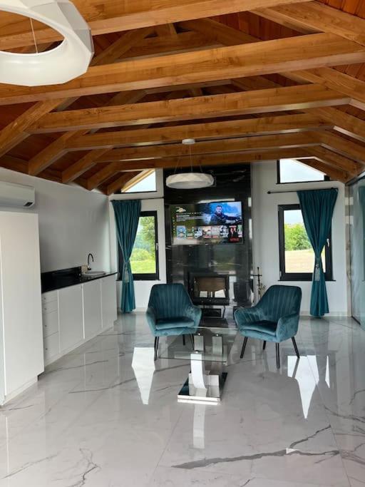 Casa Moderna In Sinteu - Intersectia Intre Modern Si Linistea Naturii Huta Voivozi Экстерьер фото